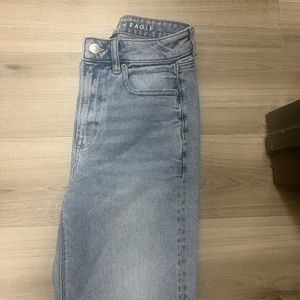 AE STRAIGHT JEAN SIZE 0